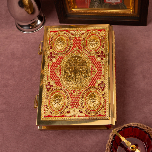 Евангелие требное среднее красное, полный оклад "под золото", 17х22 см фото 5