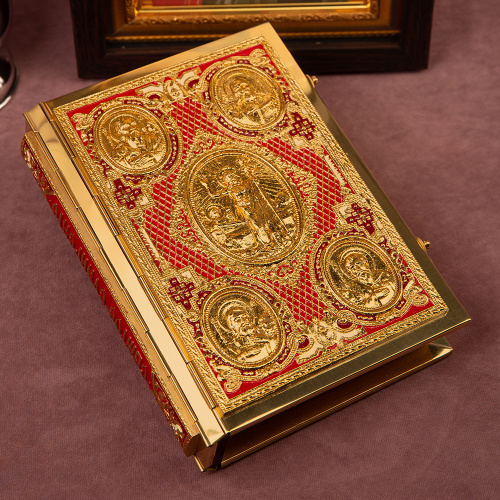 Евангелие требное среднее красное, полный оклад "под золото", 17х22 см фото 2