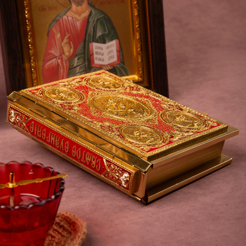 Евангелие требное среднее красное, полный оклад "под золото", 17х22 см фото 6